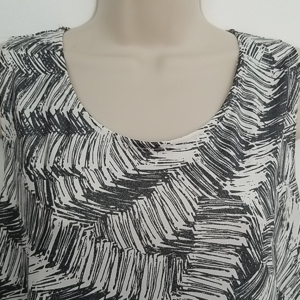 Chico's Travelers Classic Etched Leaf Tank M - Picture 4 of 12